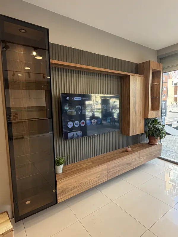 TV ünitesi, füme camlı ışıklı vitrin dolabı